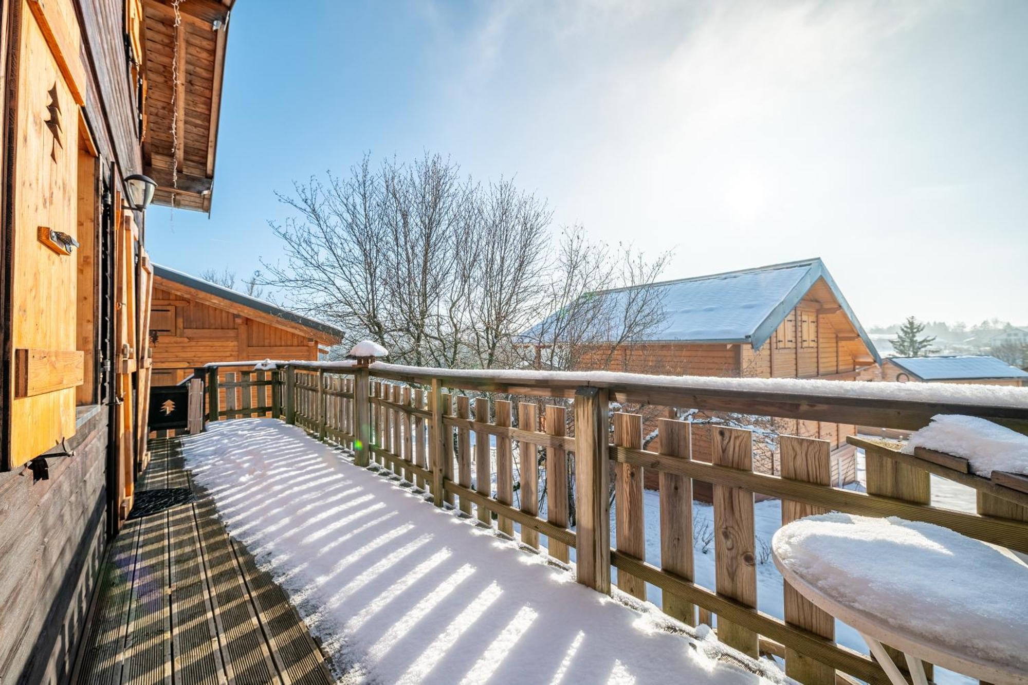 Chalet L'Embellie - Chalet Avec Piscine Partagee Saint-Laurent-en-Grandvaux Extérieur photo