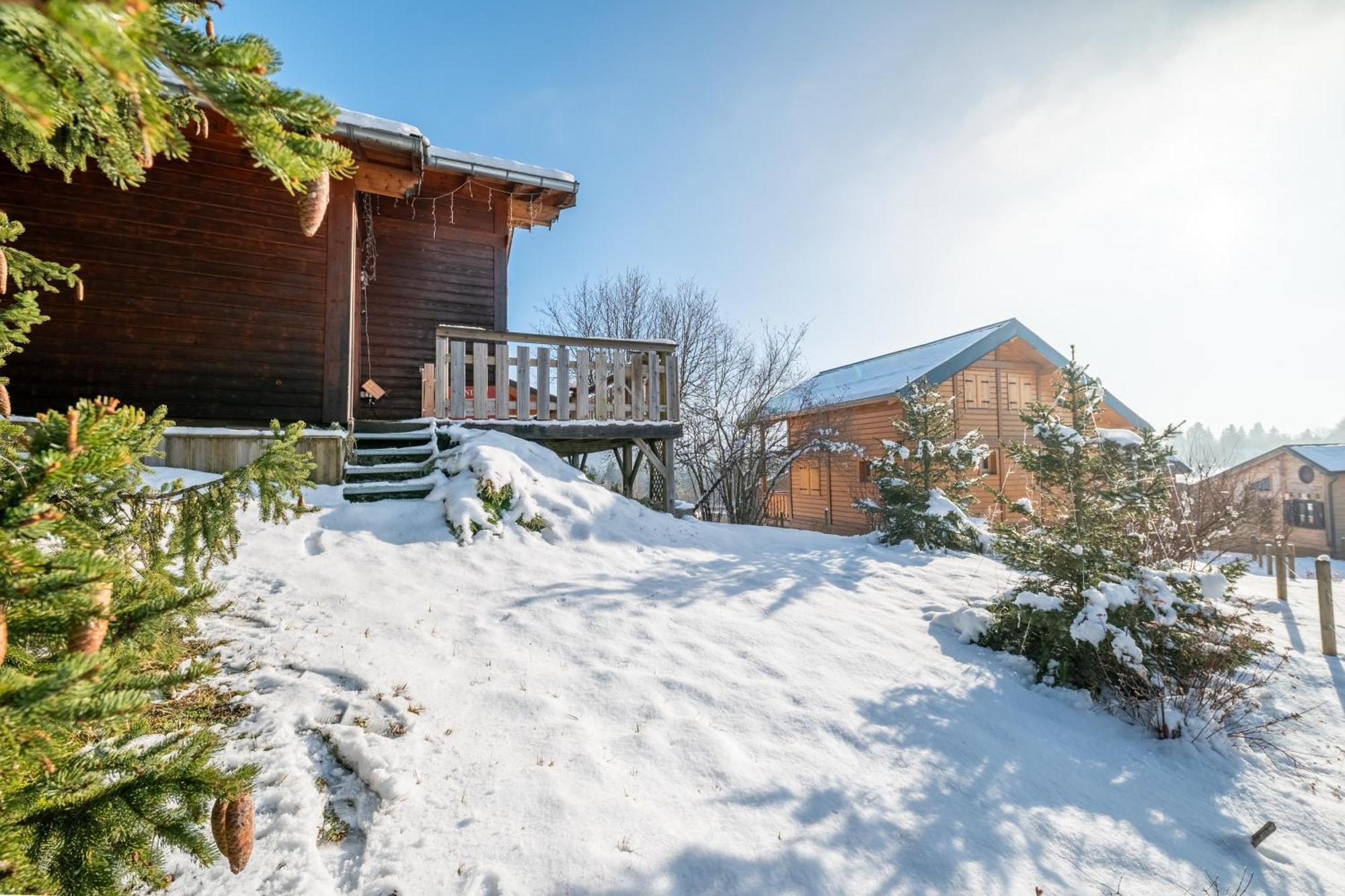 Chalet L'Embellie - Chalet Avec Piscine Partagee Saint-Laurent-en-Grandvaux Extérieur photo
